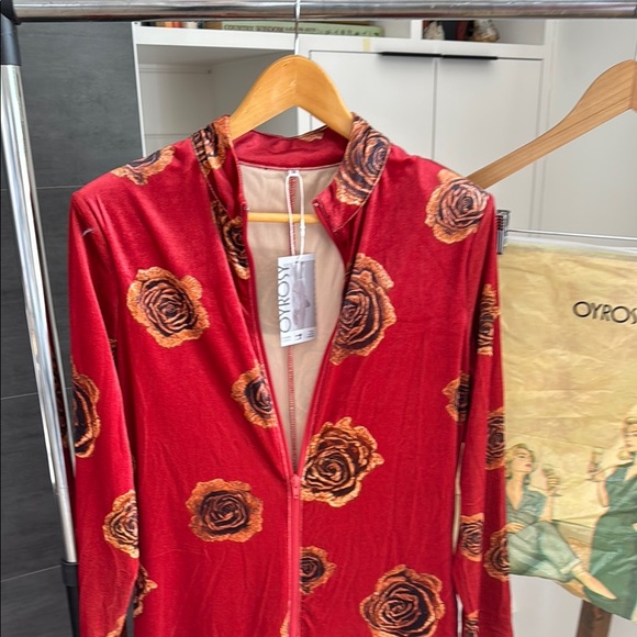 Elegant Red Floral Jumpsuit - Picture 5 of 7